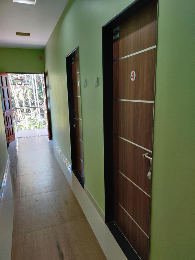 Bandekar Home Stay Mālvan エクステリア 写真